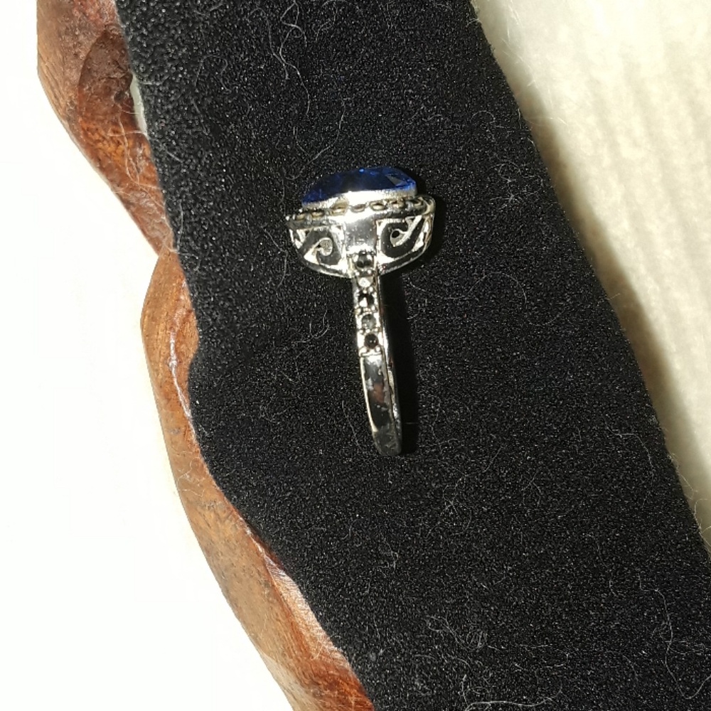 Ring - Picture 3 of 3